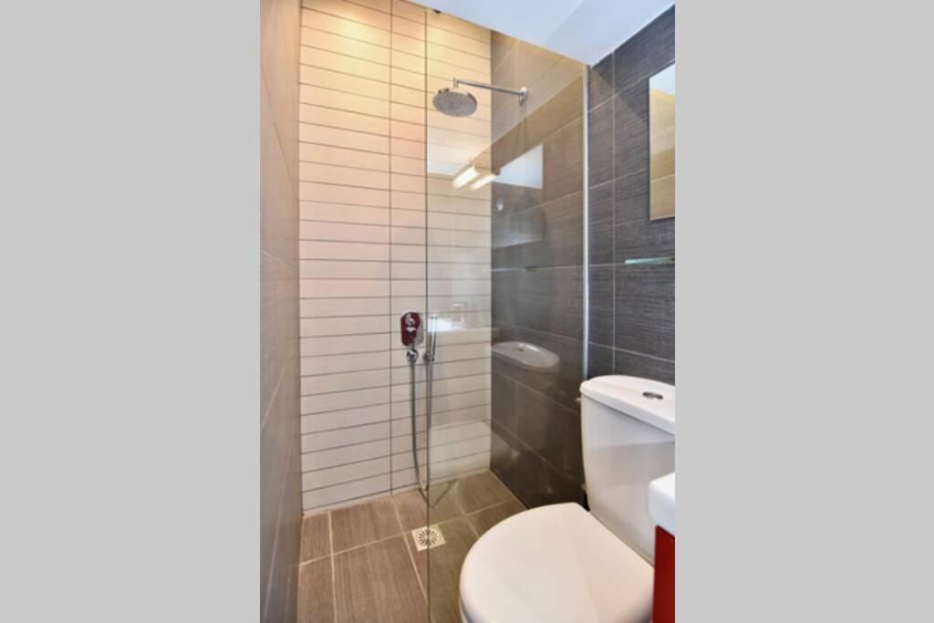 Modern Apartment In The Heart Of The City Larissa Exterior photo